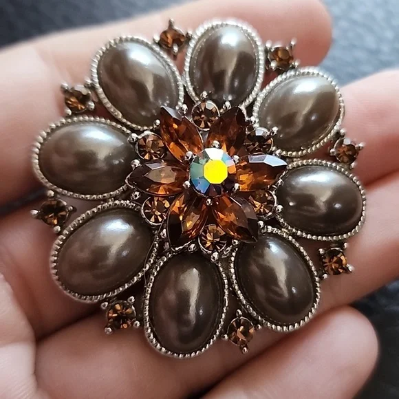 Brooch - Picture 3 of 9